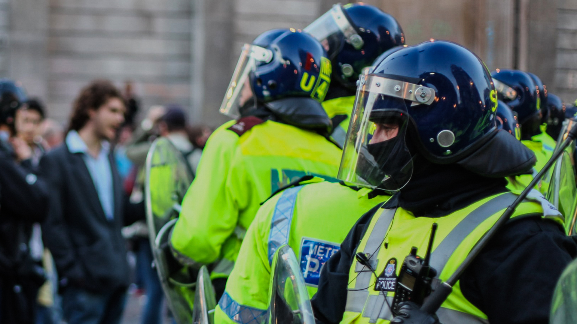 WATCH: Clashes between Muslims & Hindus in UK lead to arrests - Gript