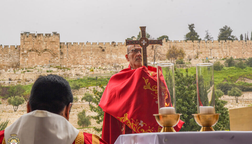 Israeli police prevent clerics marking Palm Sunday at key Church - Gript