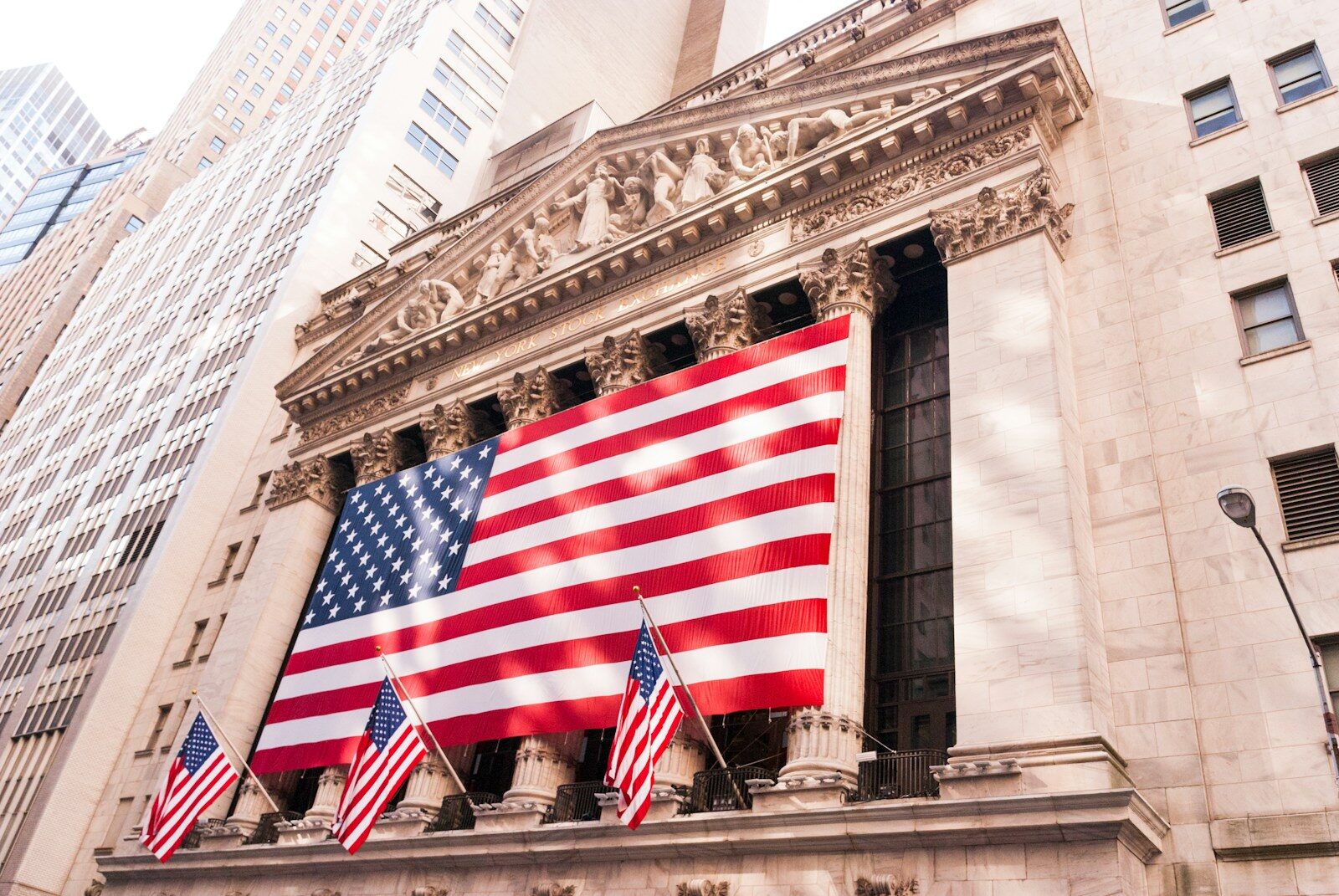 LUCEY: How US Equity Markets Are Flashing Classic Bubble Symptoms